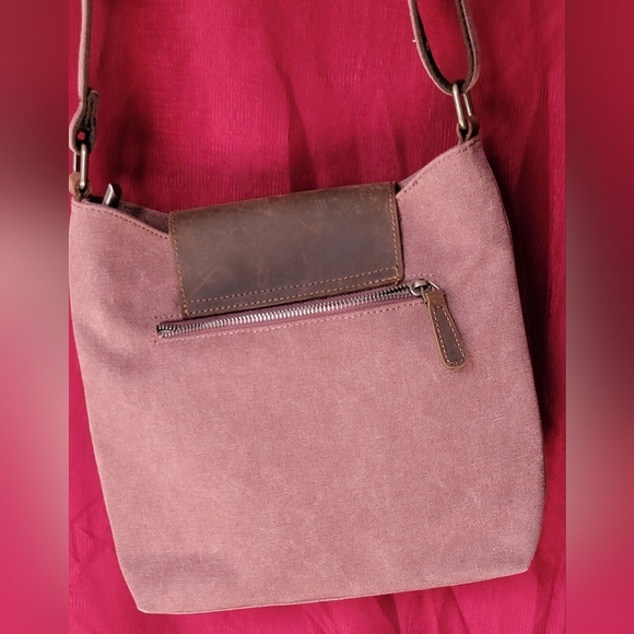 DaVan crossbody bag. - Picture 5 of 10